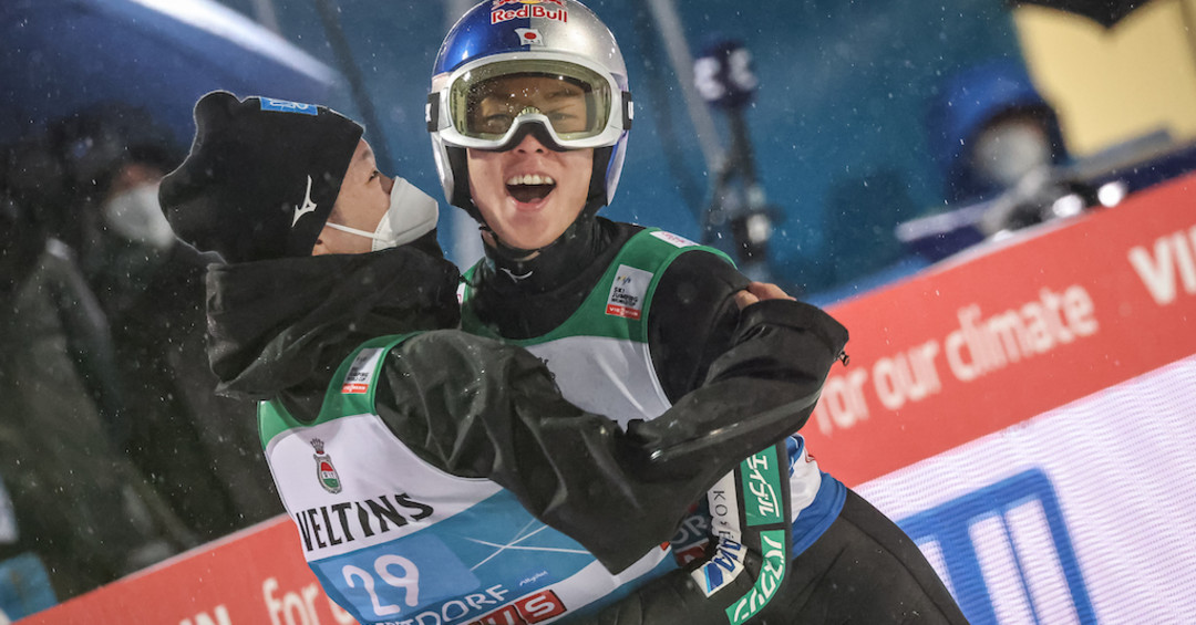 Kobayashi wins opener in Oberstdorf