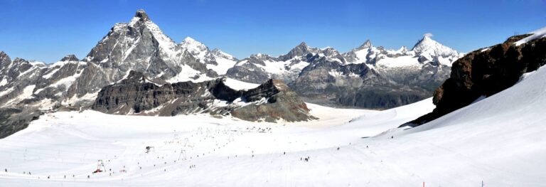 Zermatt temporarily suspends skiing